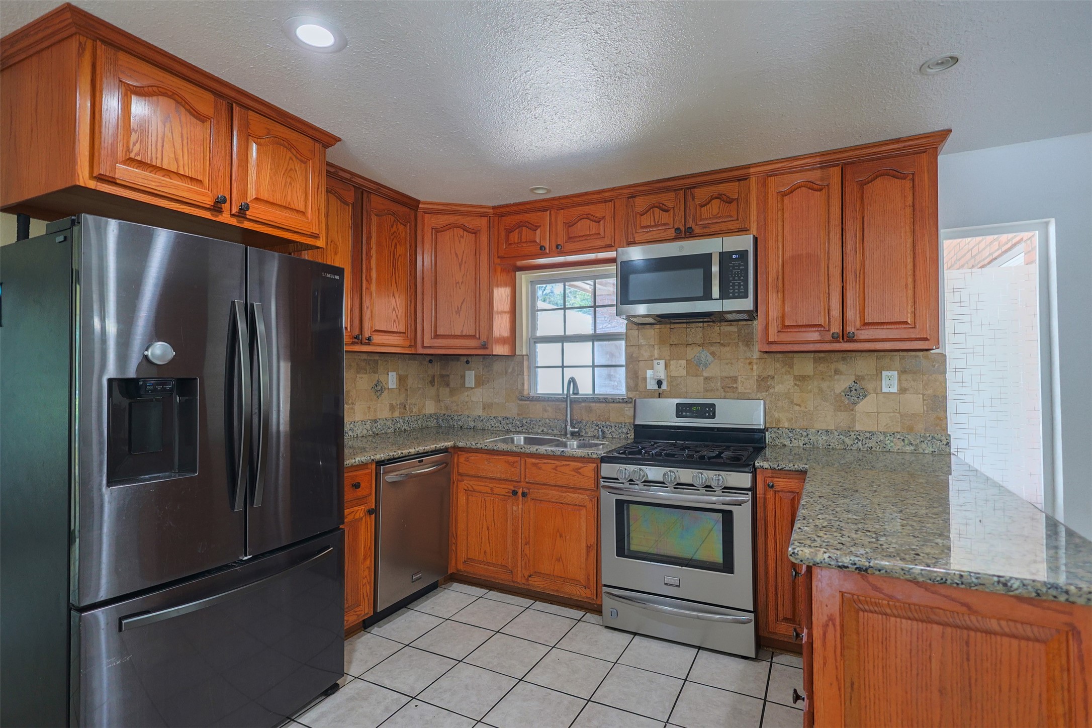 733 Thersa Drive River Oaks TX 76114