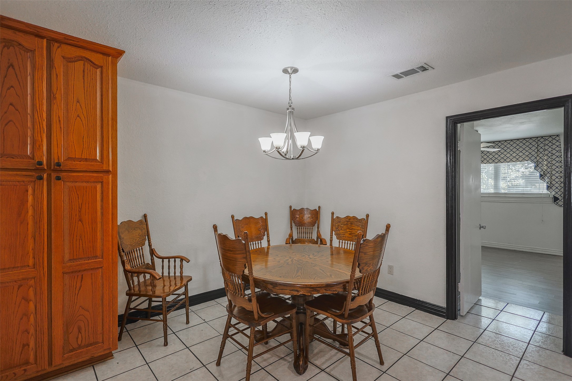 733 Thersa Drive River Oaks TX 76114