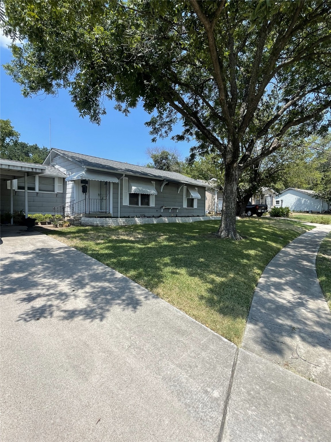 5017 Doyle Street Haltom City TX 76117