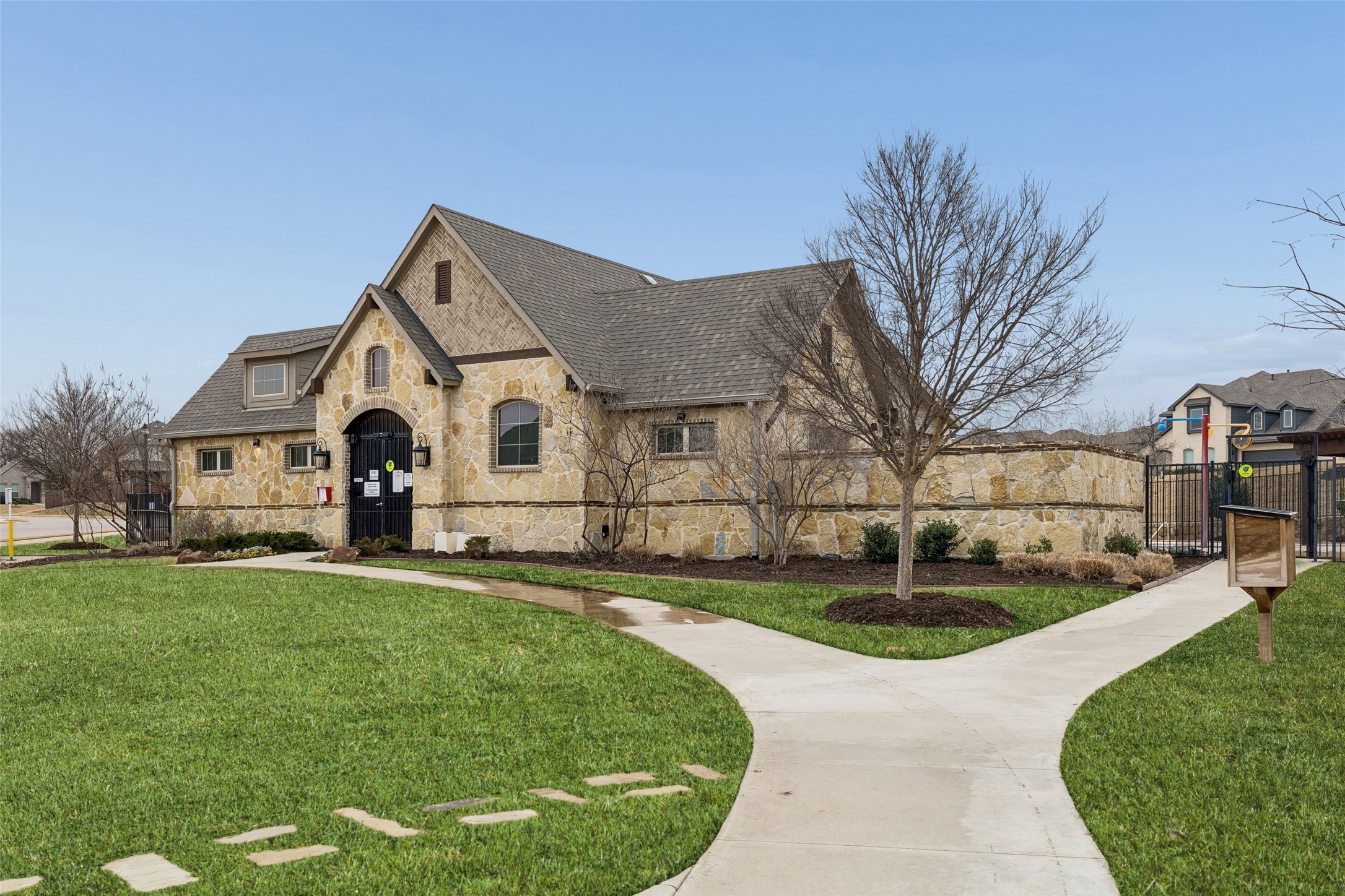203 Oakcrest Drive Justin TX 76247