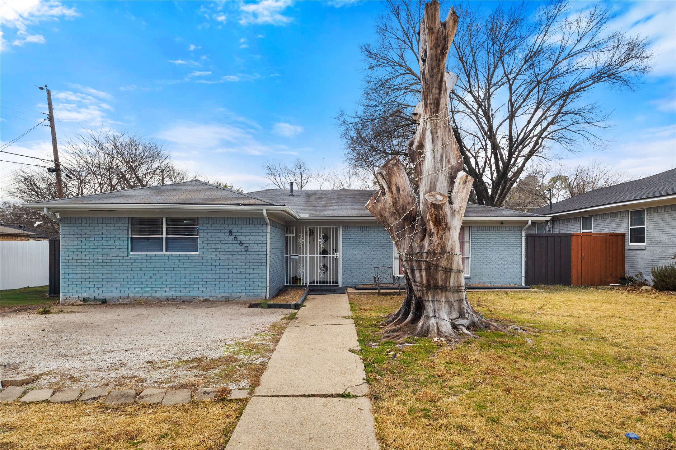 8660 Wolfwood Lane Dallas TX 75217
