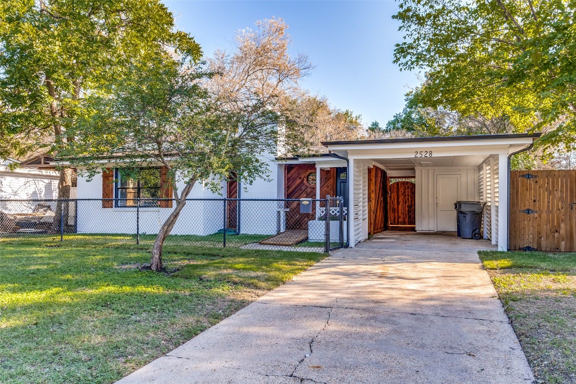 2528 Lockhart Avenue Dallas TX 75228