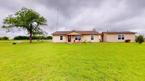 2851 Fm 339 Mount Calm TX 76673