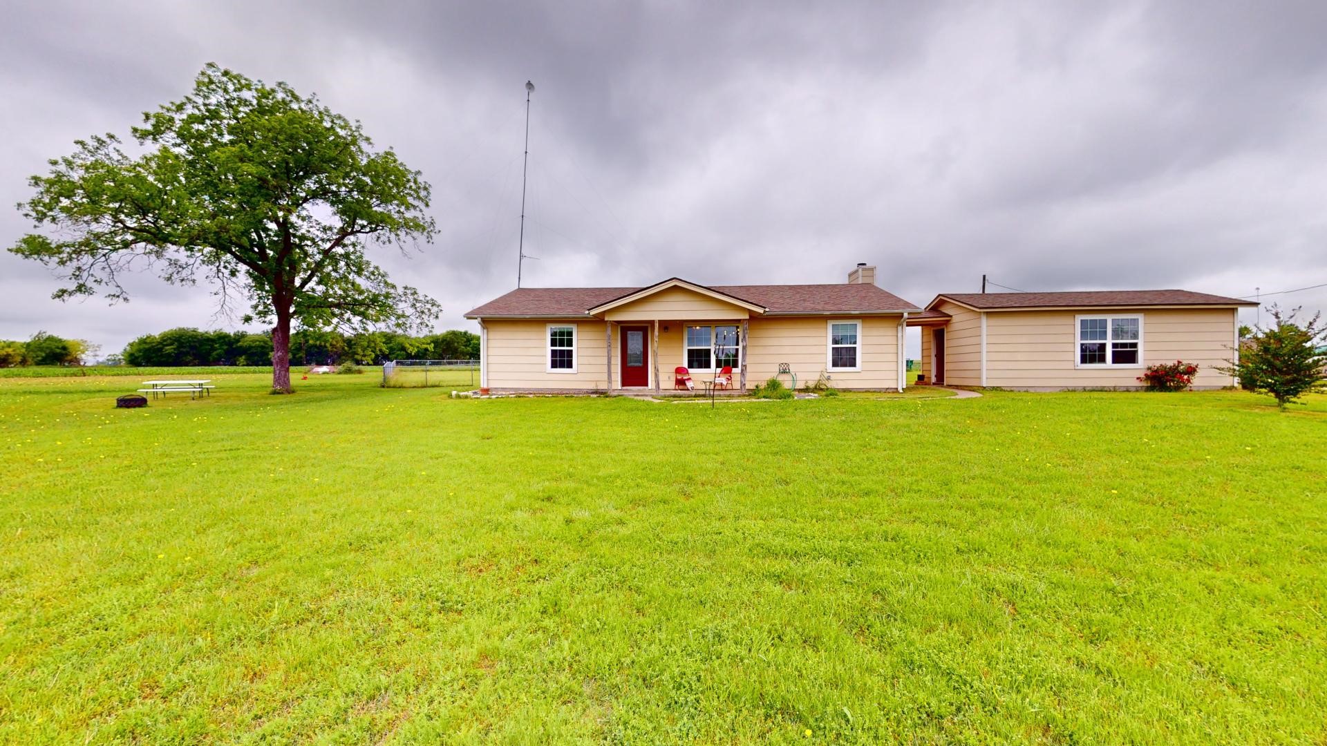 2851 Fm 339 Mount Calm TX 76673
