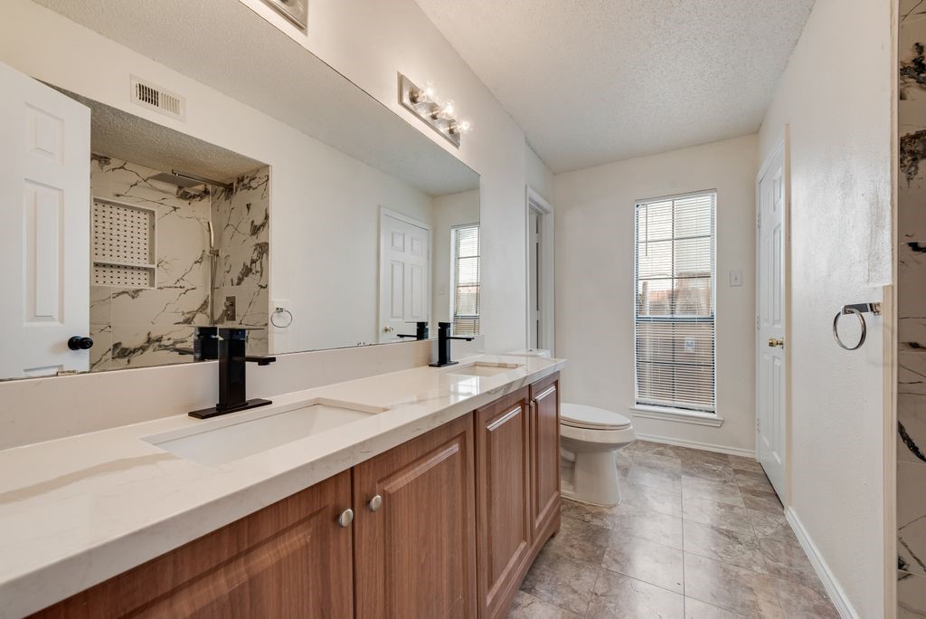 4028 O B Crowe Drive Dallas TX 75227