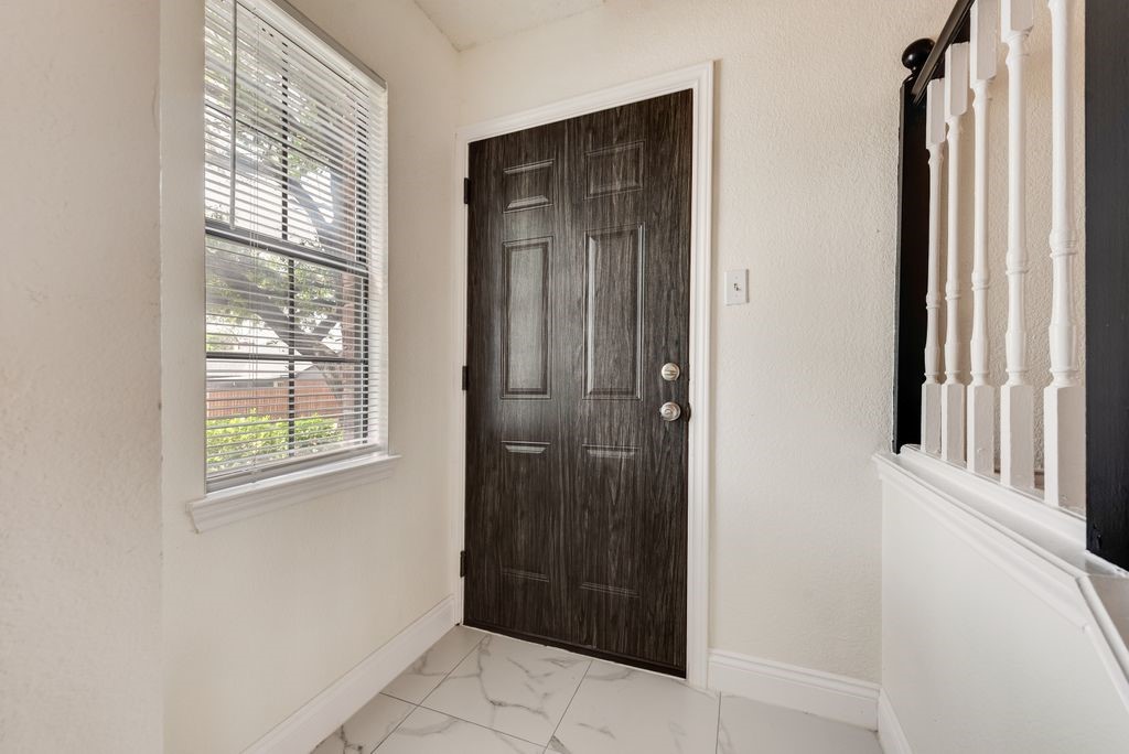 4028 O B Crowe Drive Dallas TX 75227