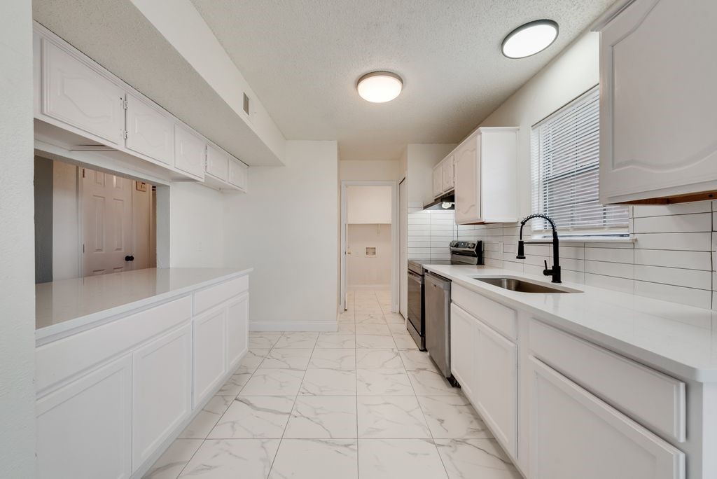 4028 O B Crowe Drive Dallas TX 75227