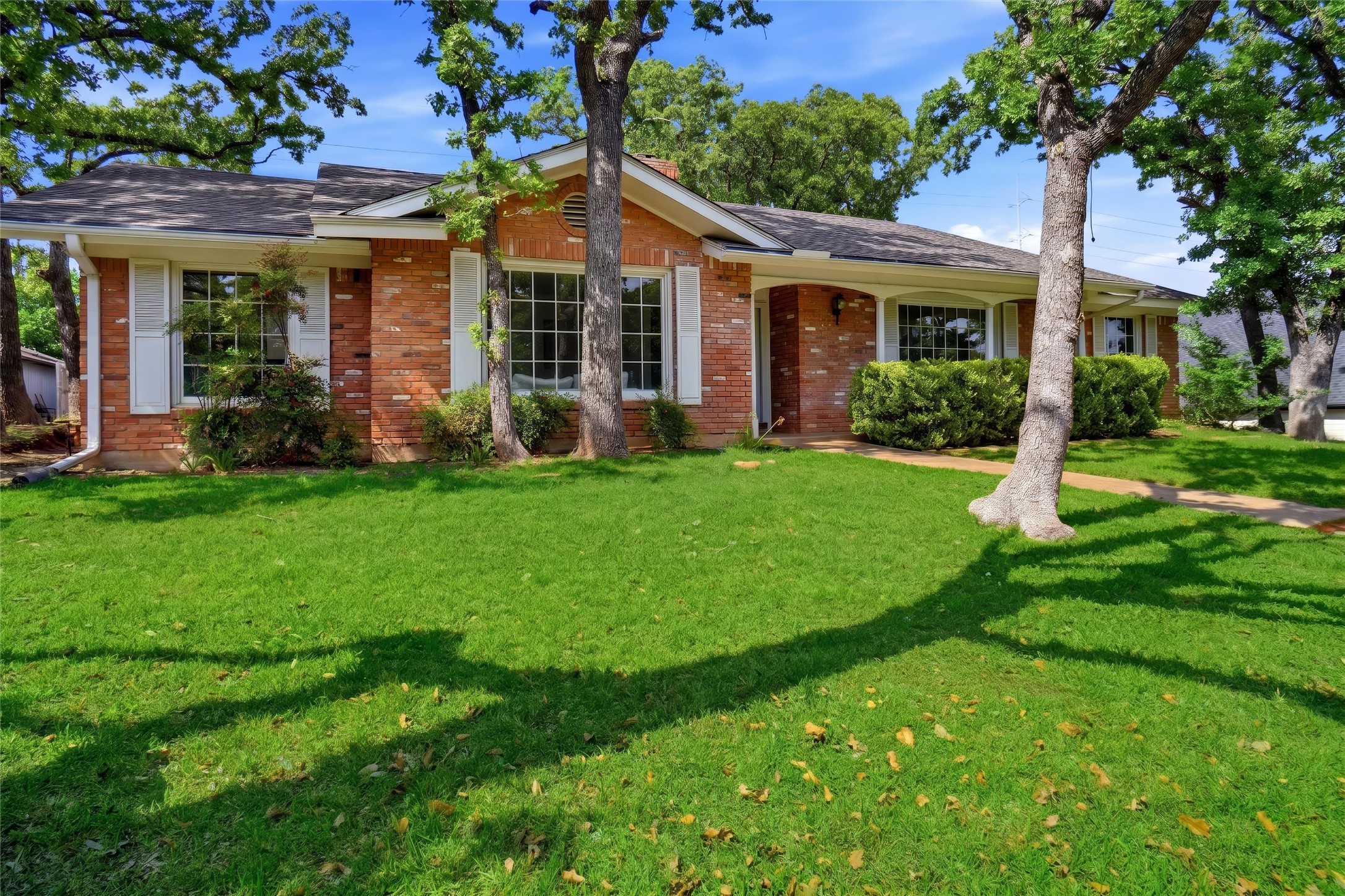 2907 Lakeshore Court Arlington TX 76013