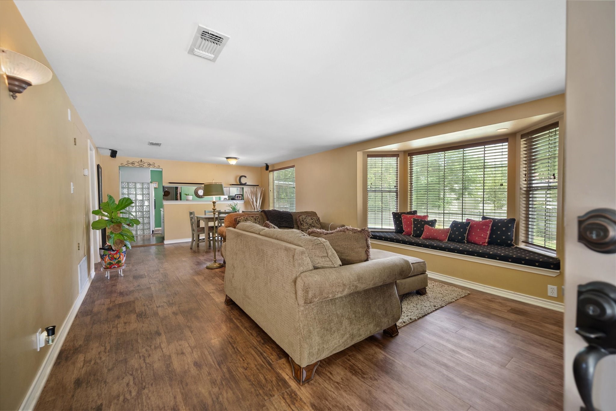 5912 Forest Hill Drive Forest Hill TX 76119