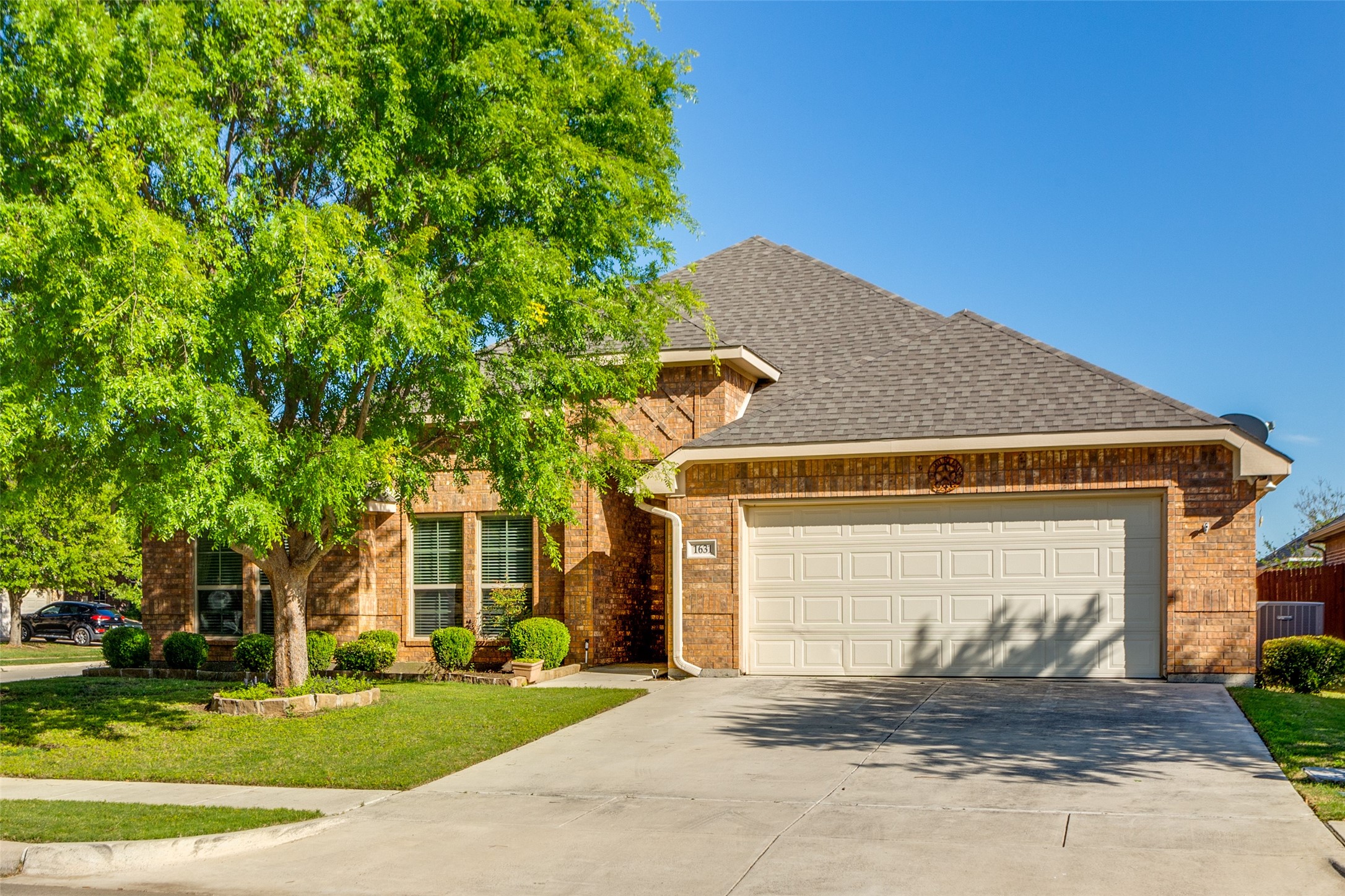 1631 St Croix Street Burleson TX 76028