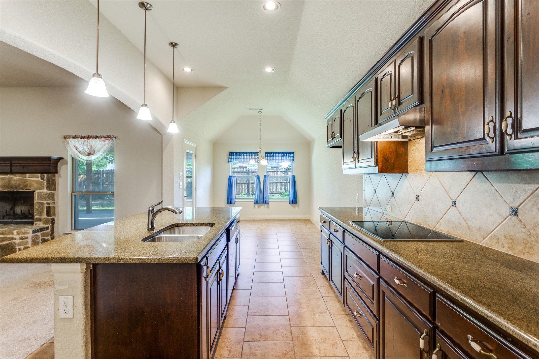 1631 St Croix Street Burleson TX 76028