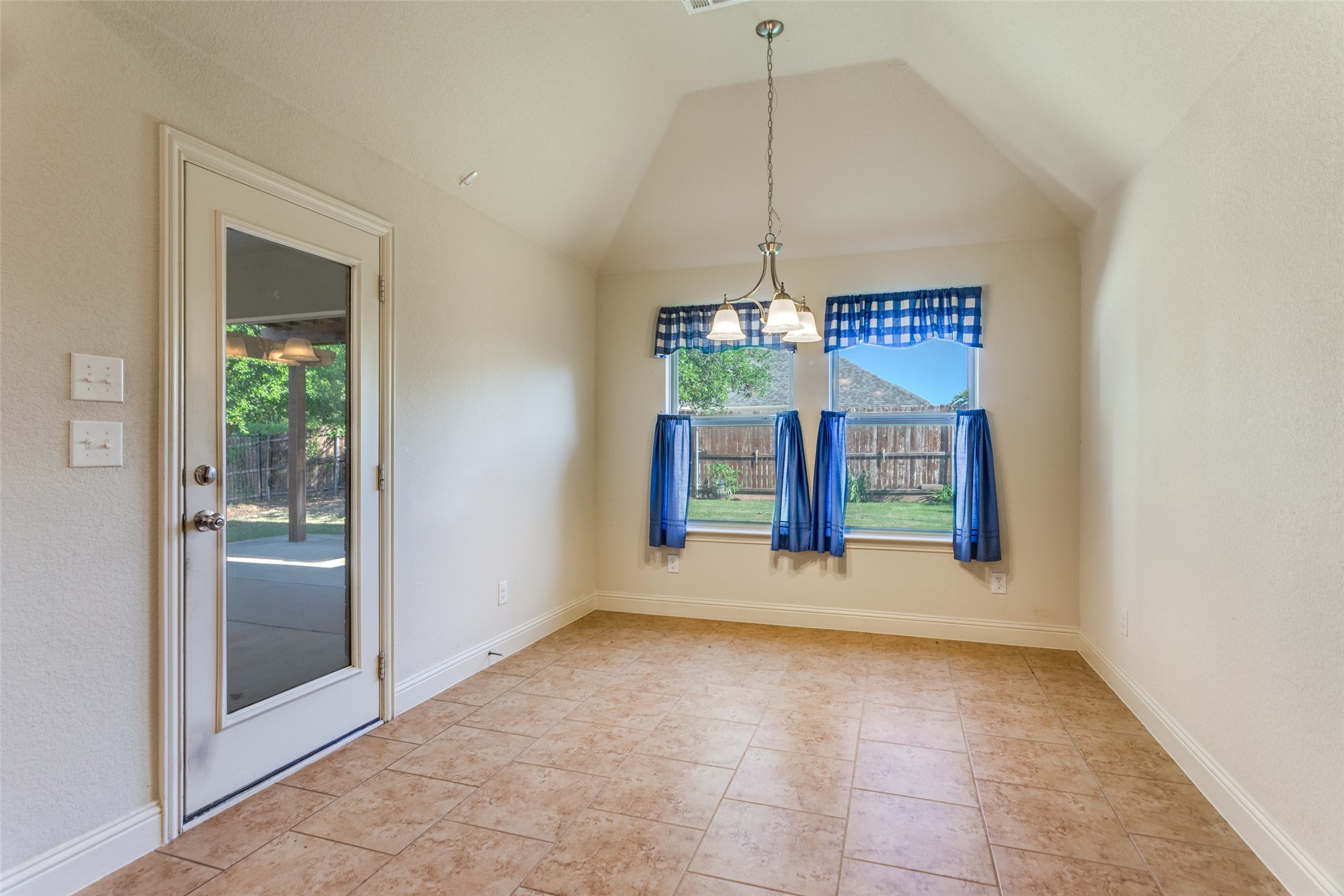 1631 St Croix Street Burleson TX 76028
