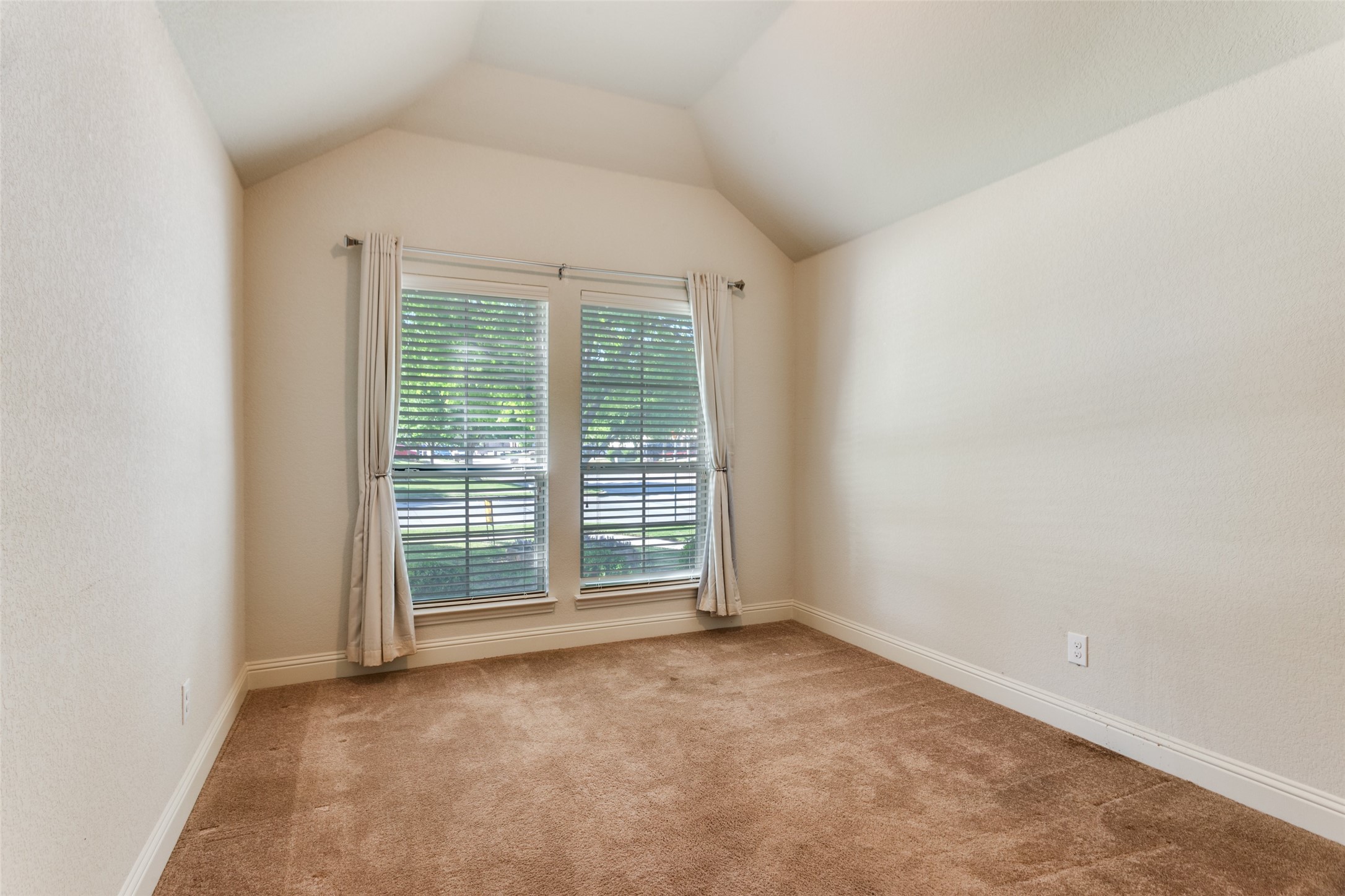1631 St Croix Street Burleson TX 76028