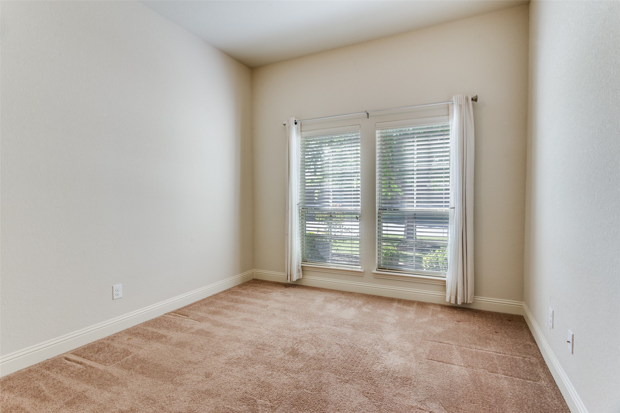 1631 St Croix Street Burleson TX 76028