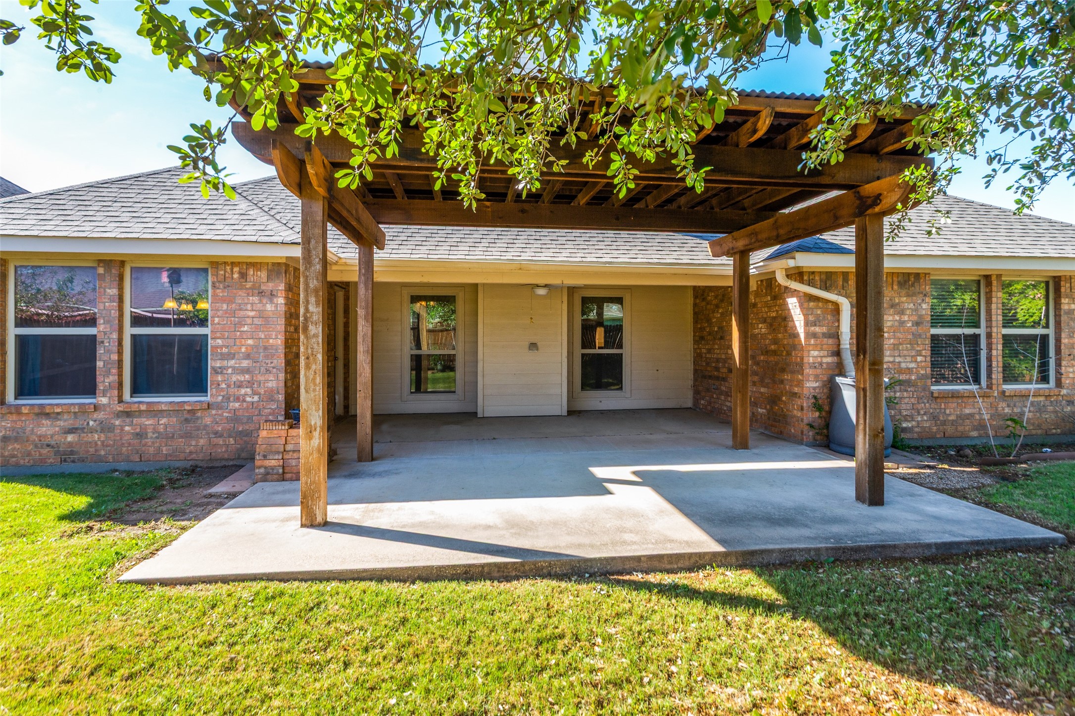 1631 St Croix Street Burleson TX 76028