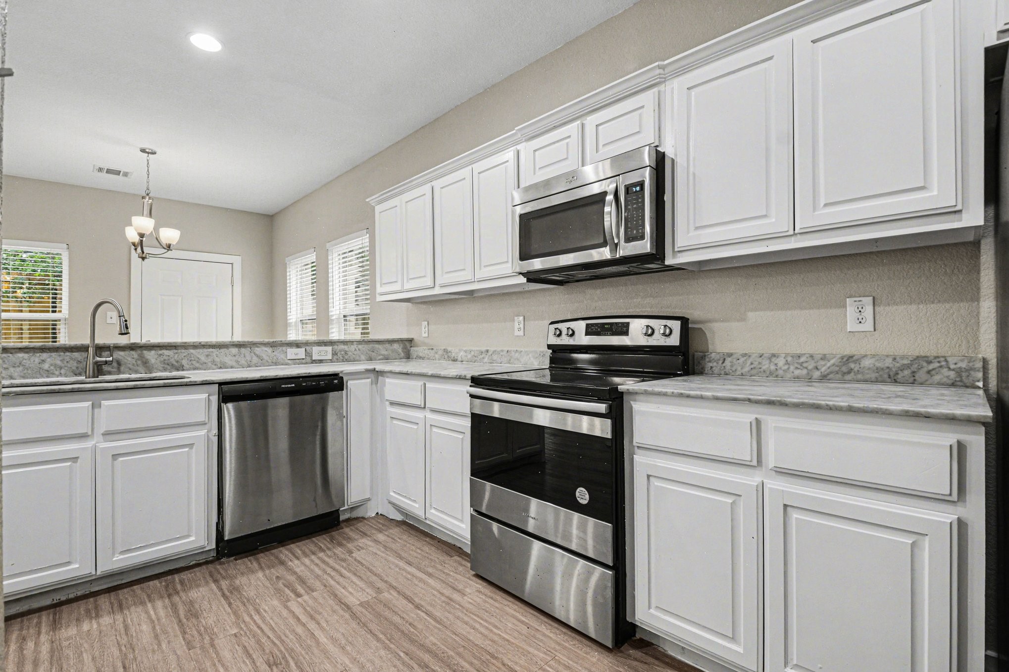 3538 Apple Valley Way Dallas TX 75227