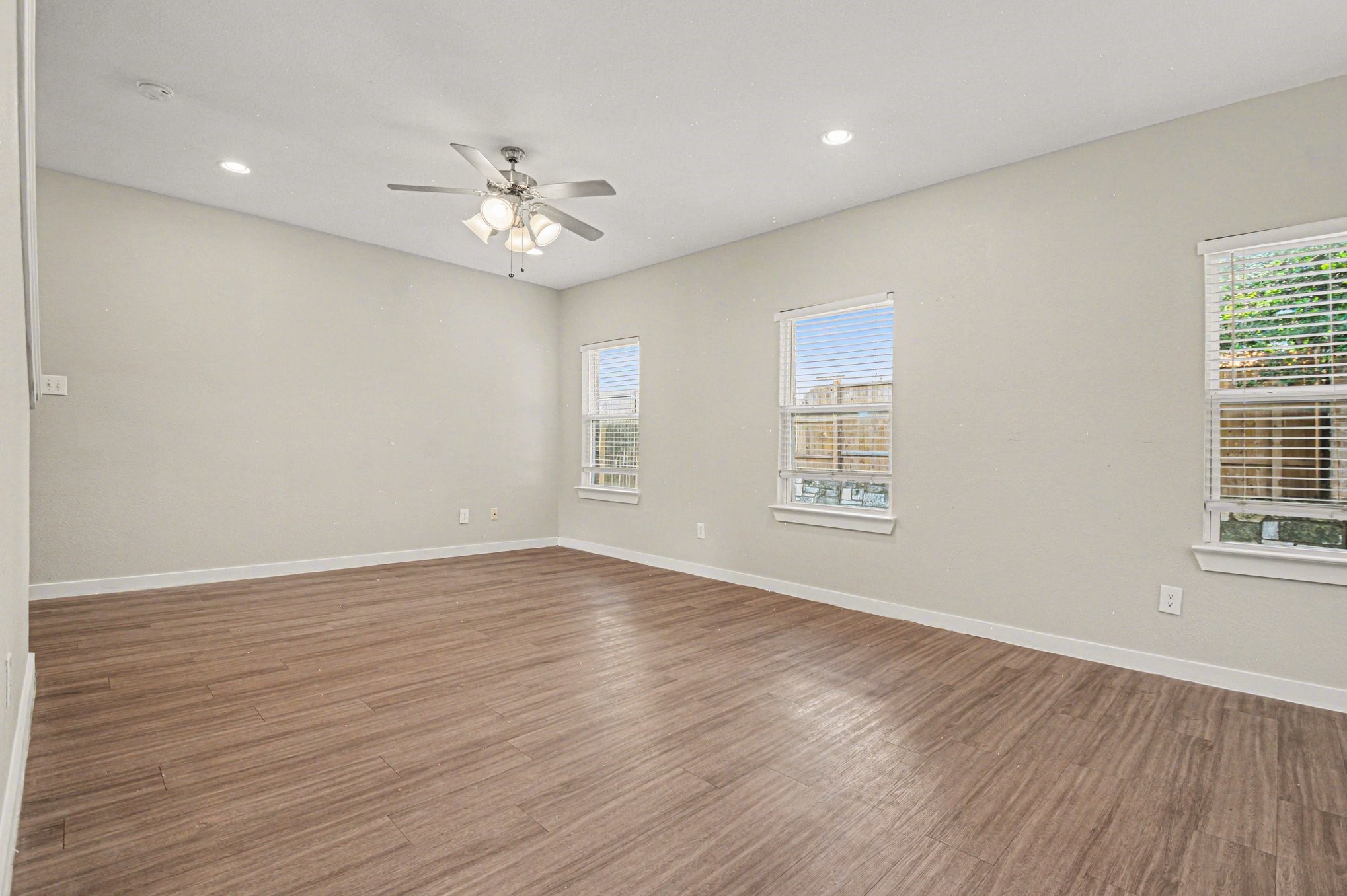 3538 Apple Valley Way Dallas TX 75227