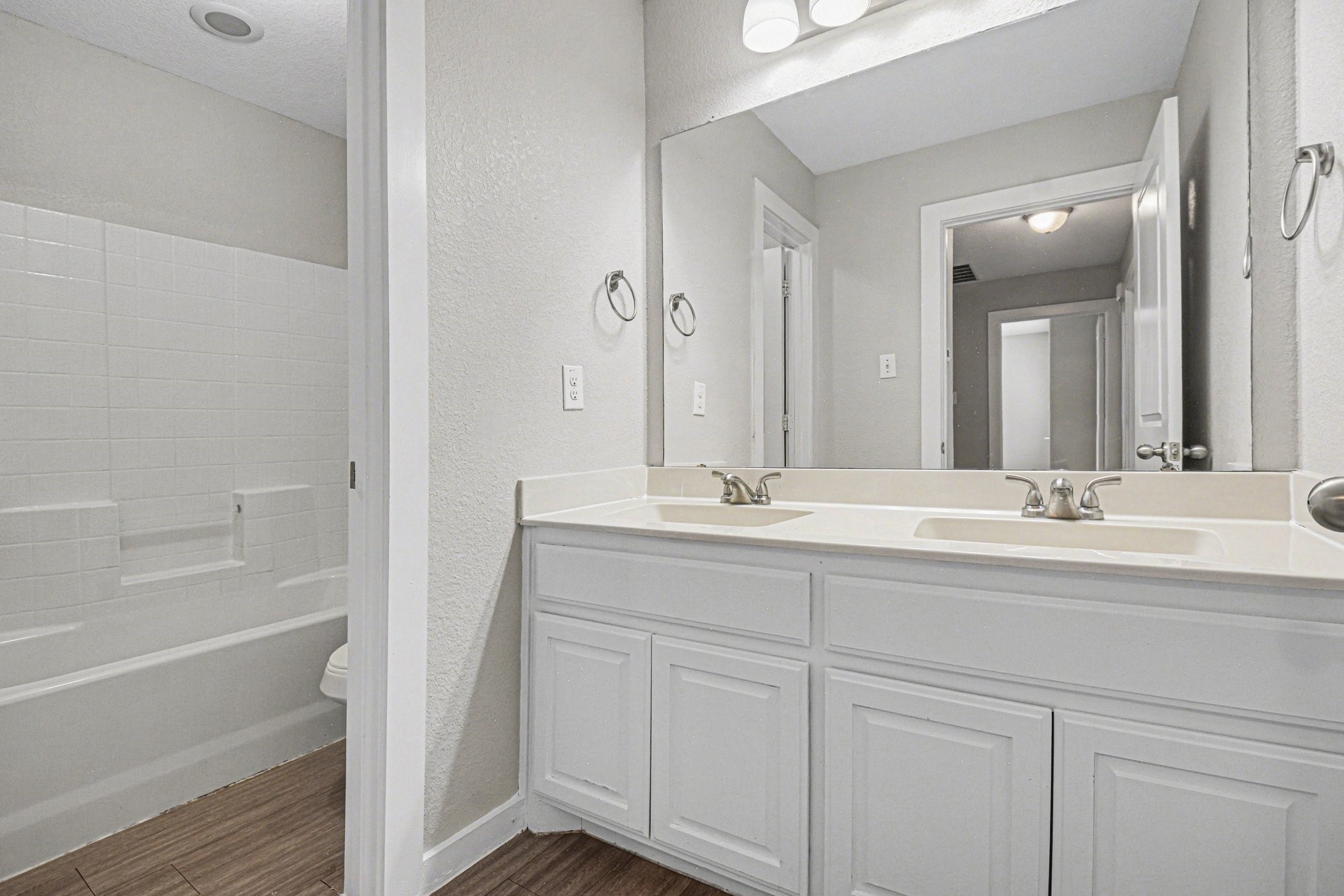 3538 Apple Valley Way Dallas TX 75227