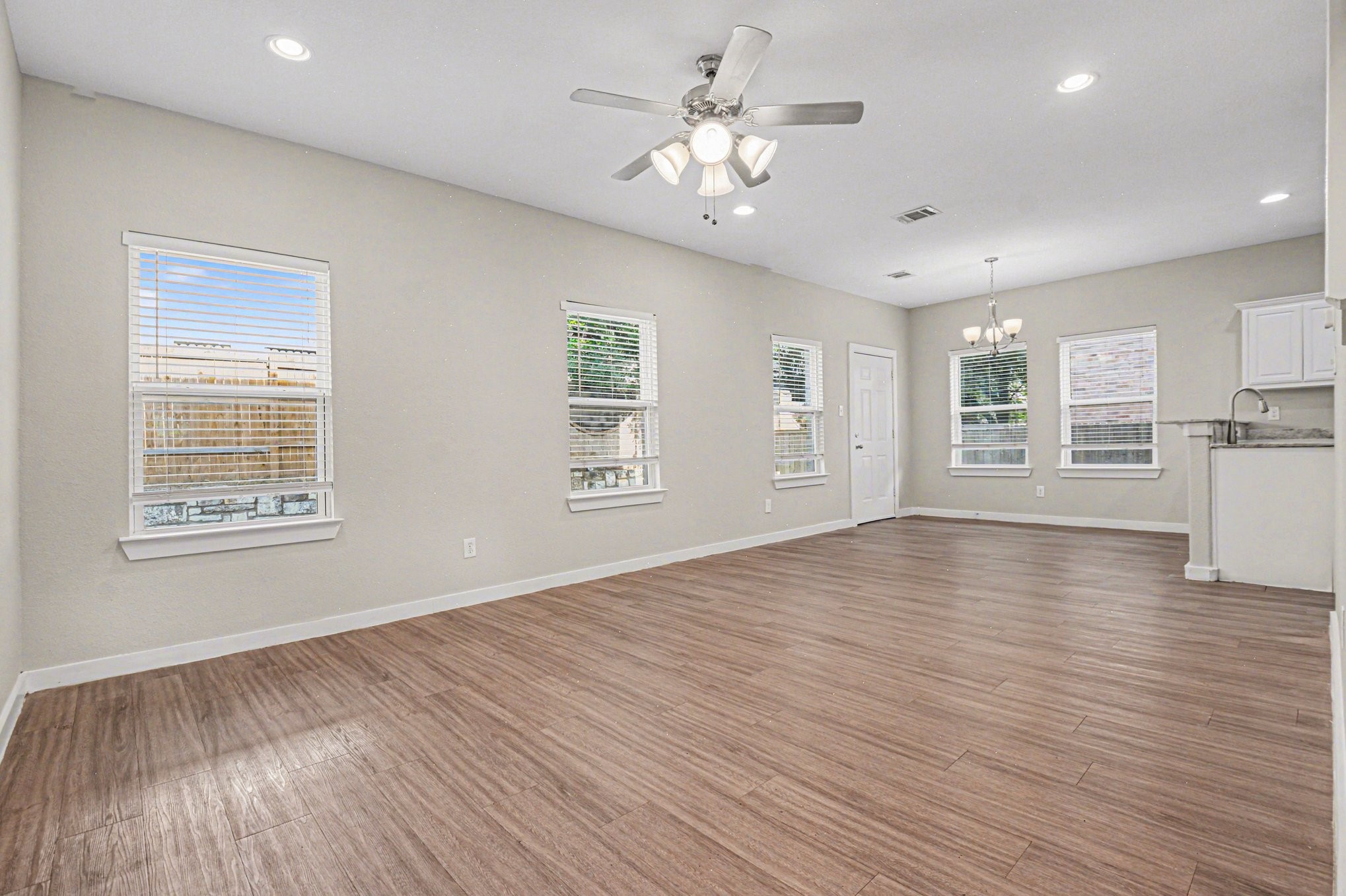 3538 Apple Valley Way Dallas TX 75227