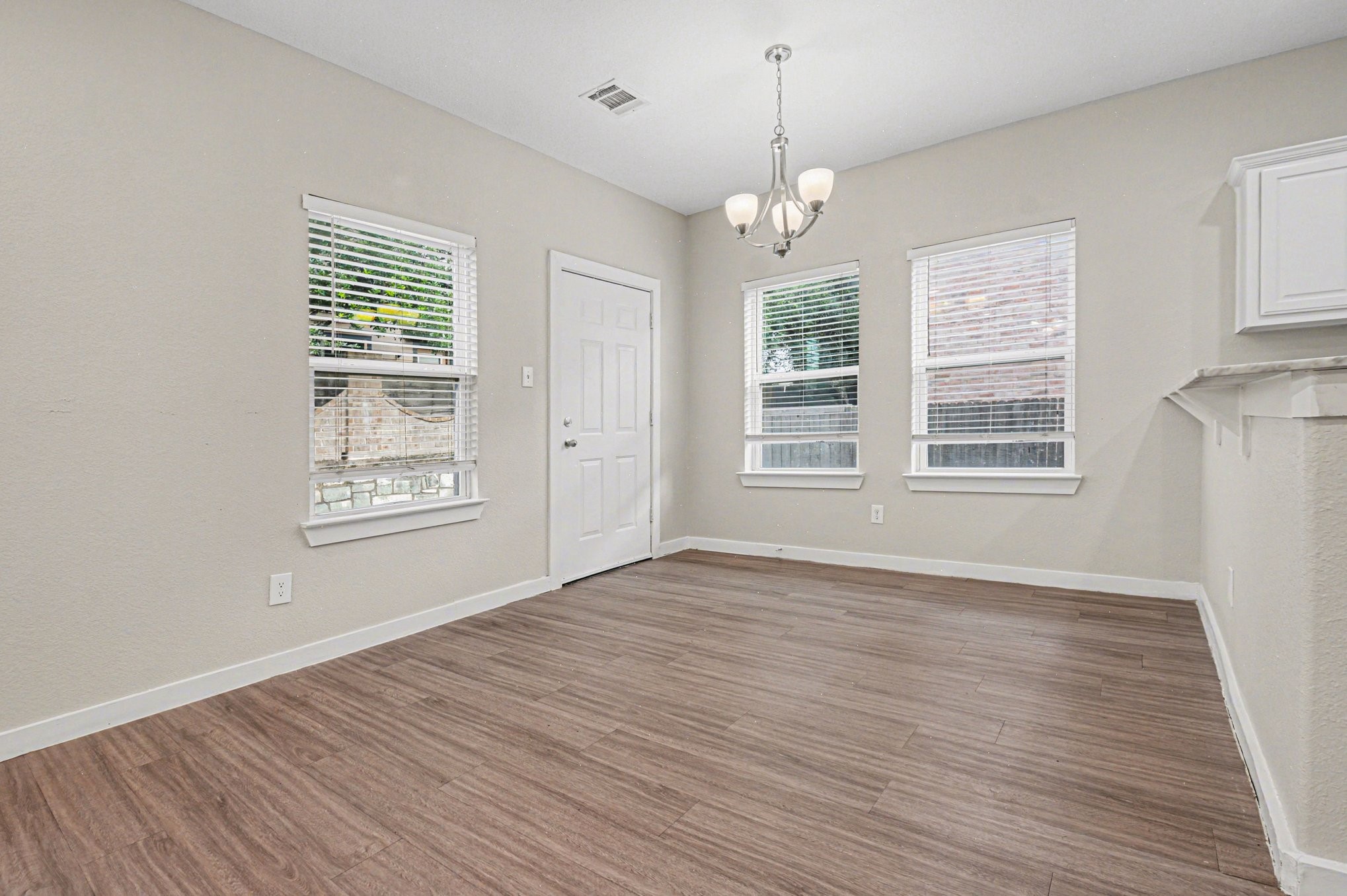 3538 Apple Valley Way Dallas TX 75227