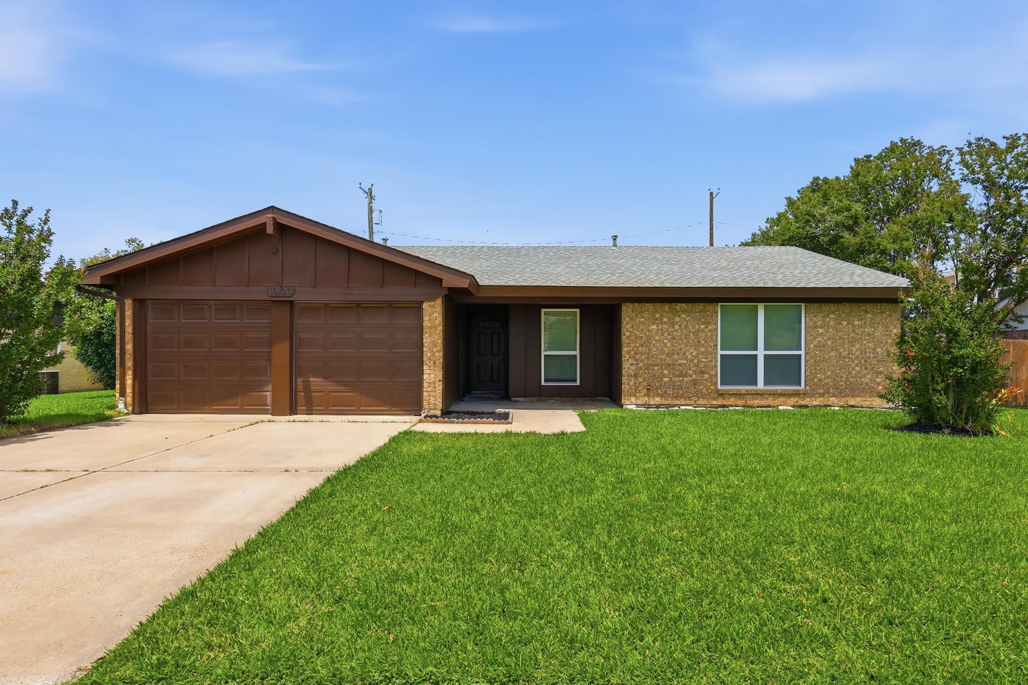 1909 Schumac Lane Bedford TX 76022