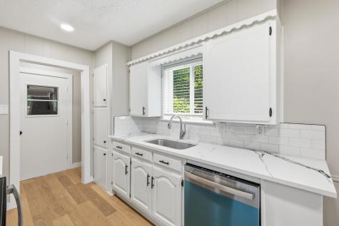 1909 Schumac Lane Bedford TX 76022