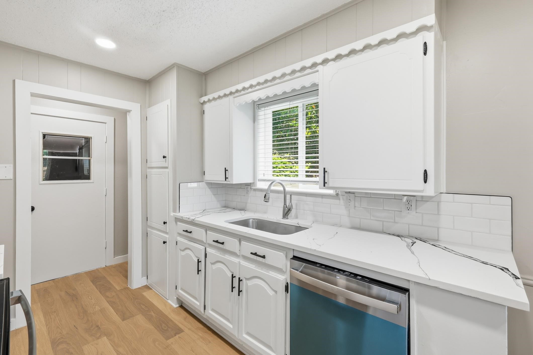 1909 Schumac Lane Bedford TX 76022