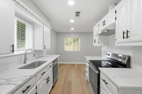 1909 Schumac Lane Bedford TX 76022