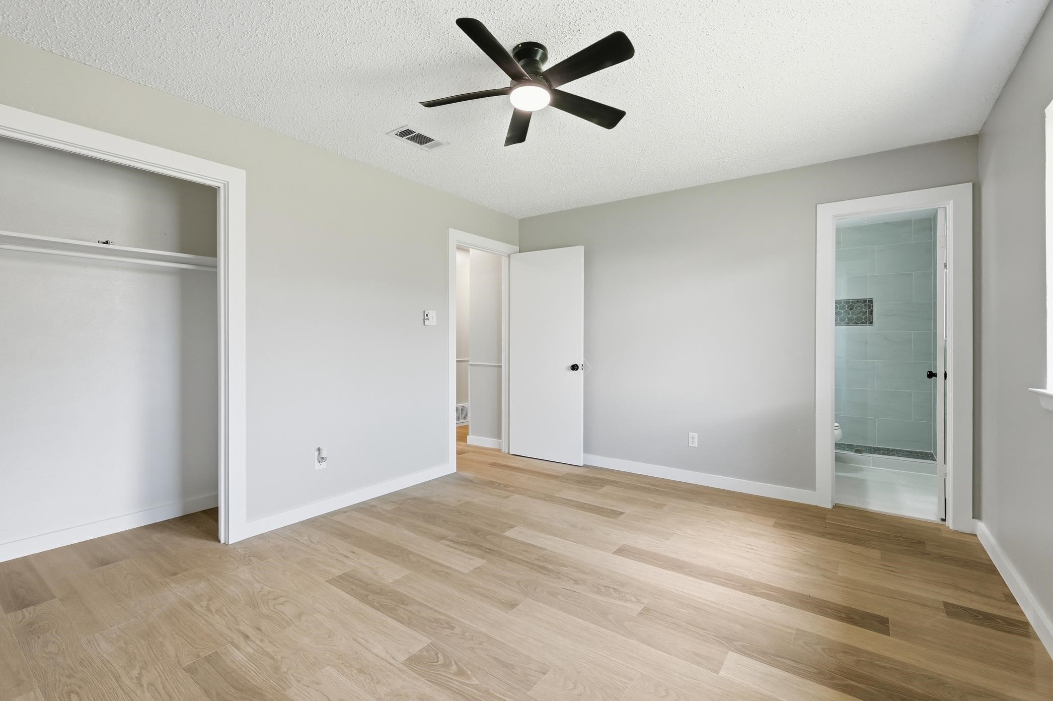 1909 Schumac Lane Bedford TX 76022