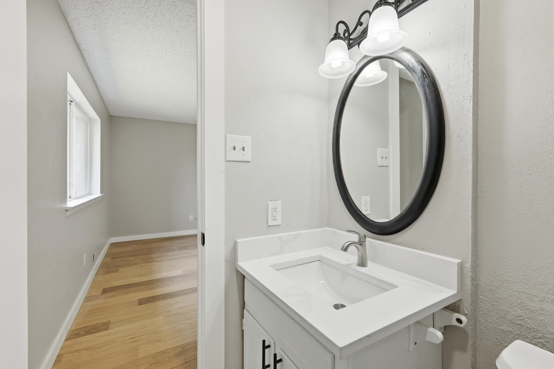 1909 Schumac Lane Bedford TX 76022