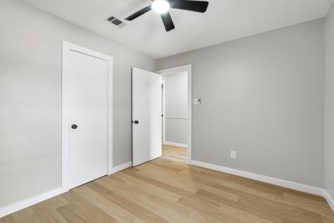 1909 Schumac Lane Bedford TX 76022
