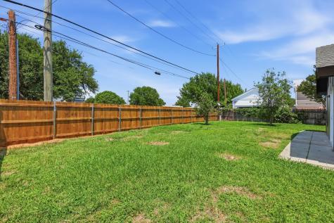 1909 Schumac Lane Bedford TX 76022