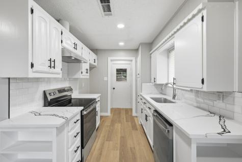 1909 Schumac Lane Bedford TX 76022