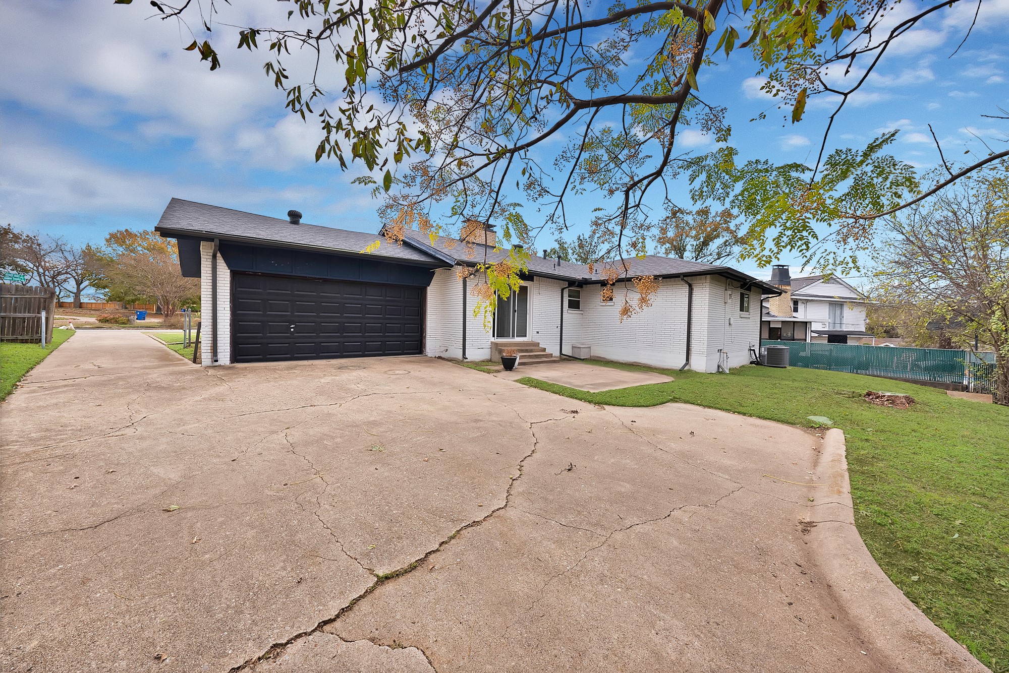 1205 Golden Trophy Drive Dallas TX 75232