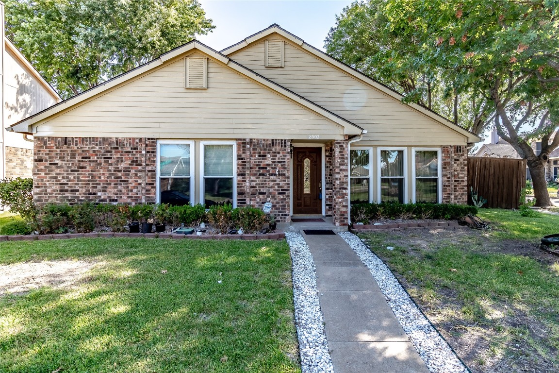 2502 Lake Valley Drive Garland TX 75040