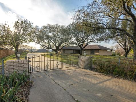 305 Paint Pony Trail N Fort Worth TX 76108