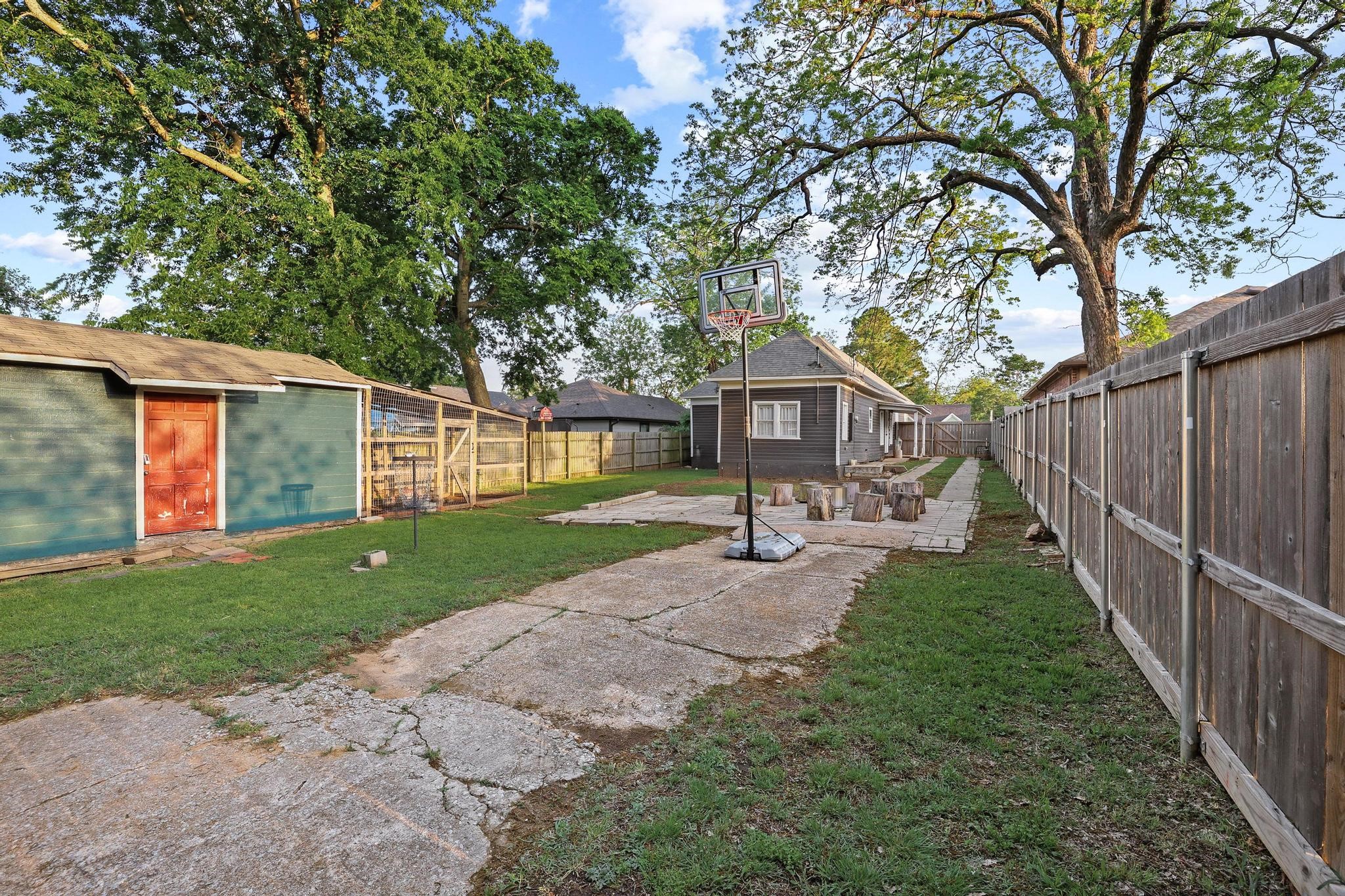 113 W Morton Street Denison TX 75021