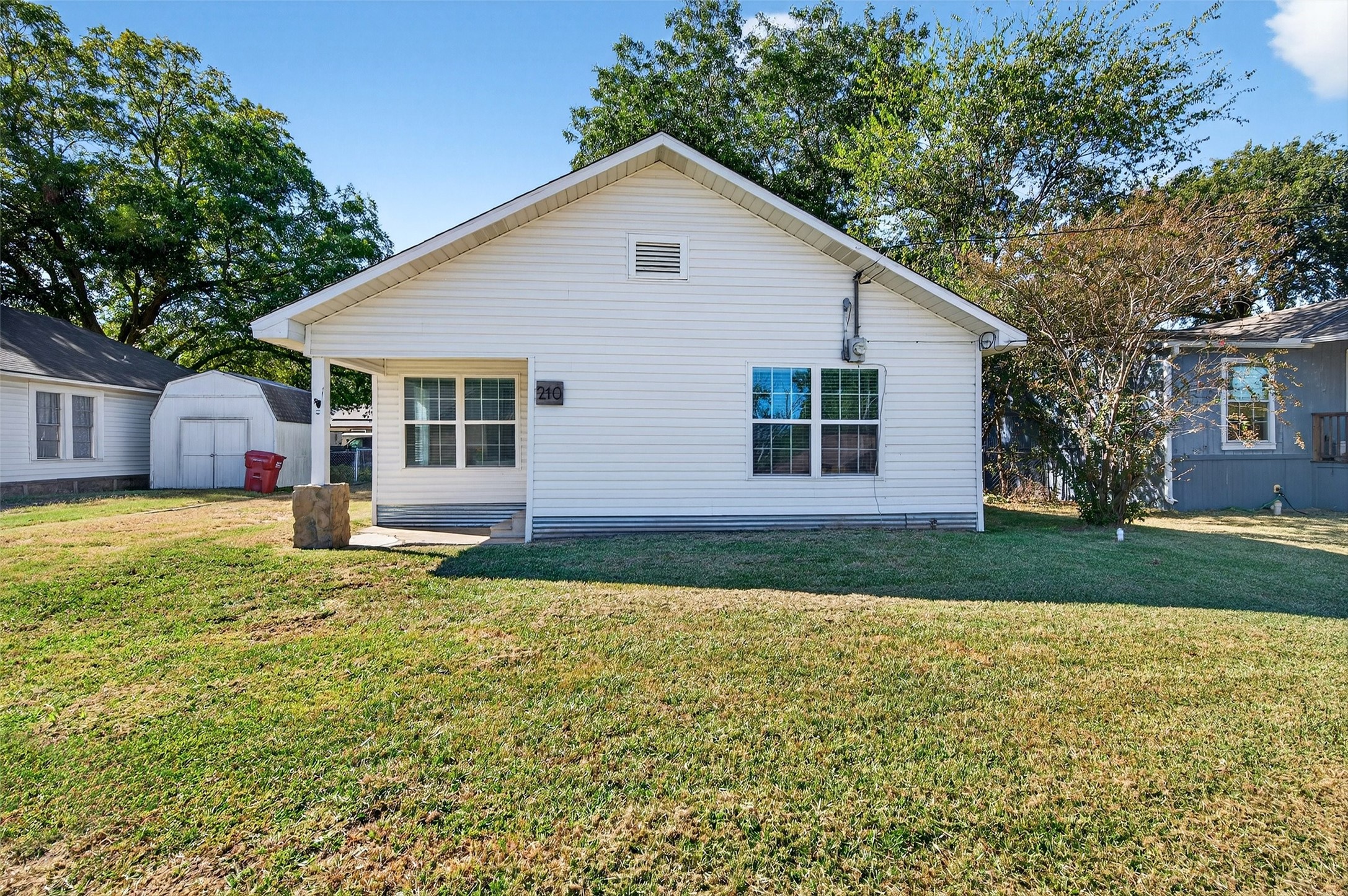 210 S Vine Street Savoy TX 75479