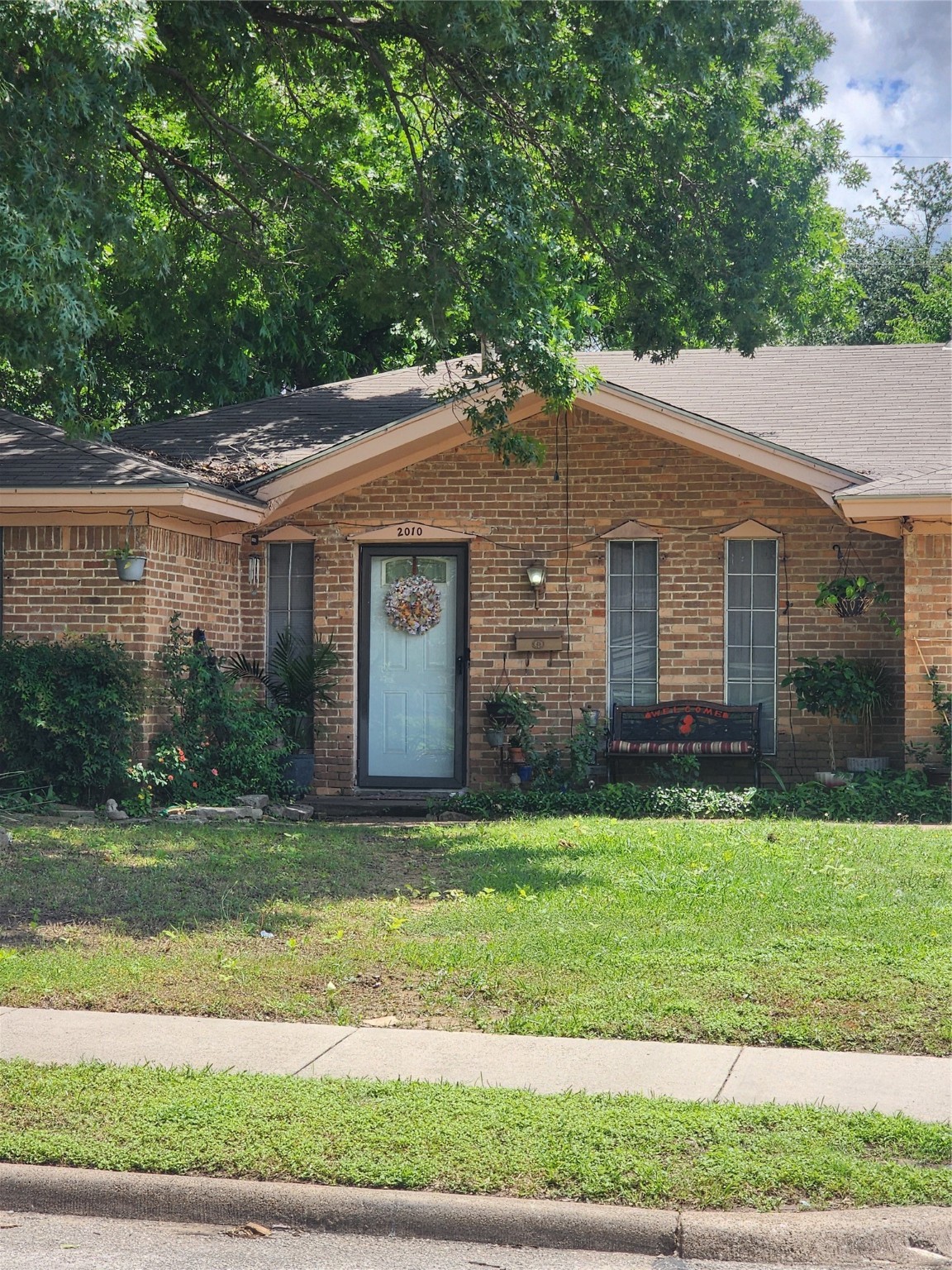 2010 Royal Oaks Drive Irving TX 75060
