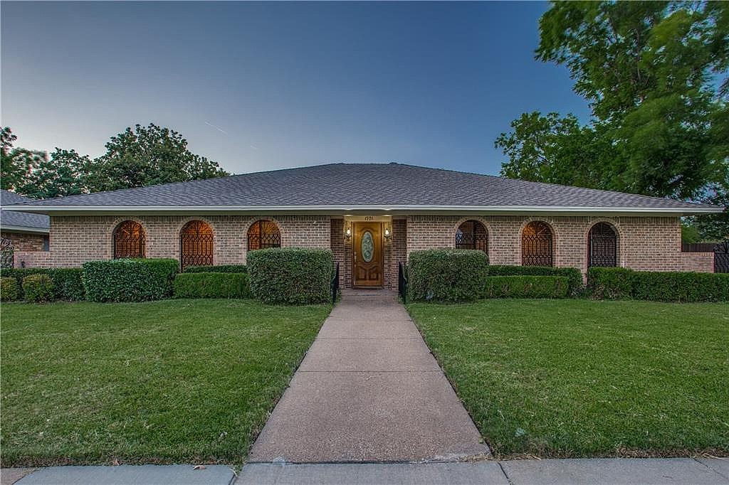 1701 Clear Point Drive Garland TX 75041