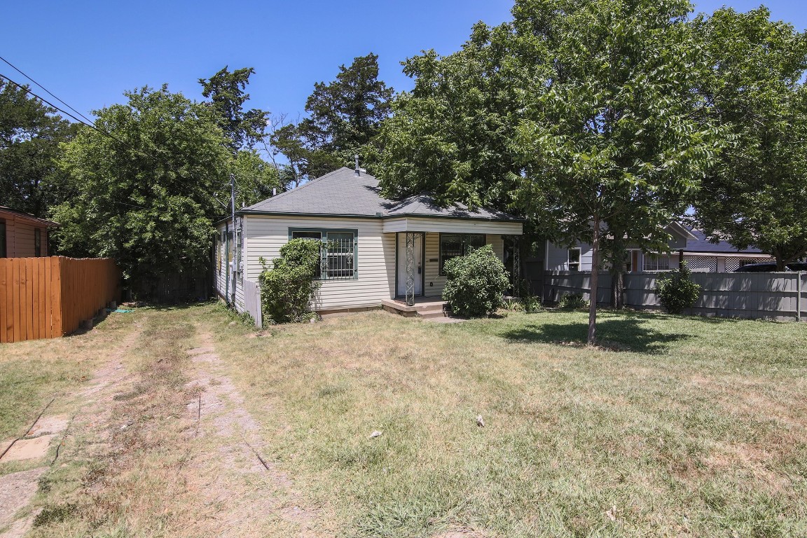 1523 Whitaker Avenue Dallas TX 75216