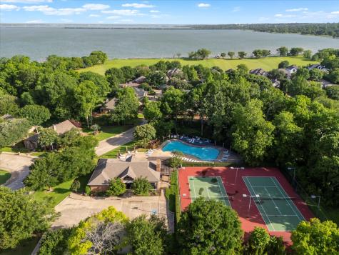 946 Briar Oaks Drive Rockwall TX 75087