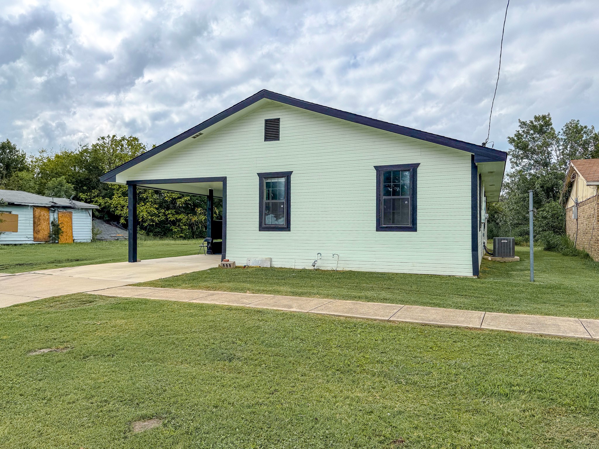 1112 E 13th Avenue Corsicana TX 75110