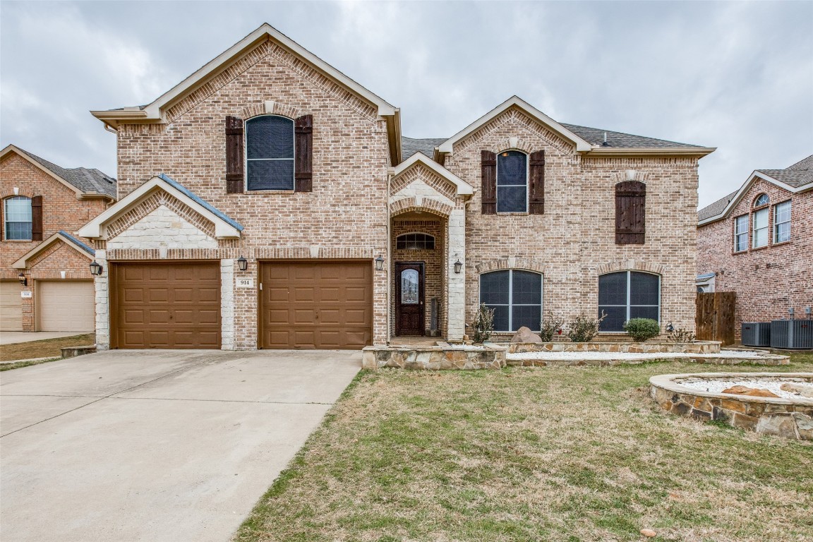 914 Greenfield Court Kennedale TX 76060