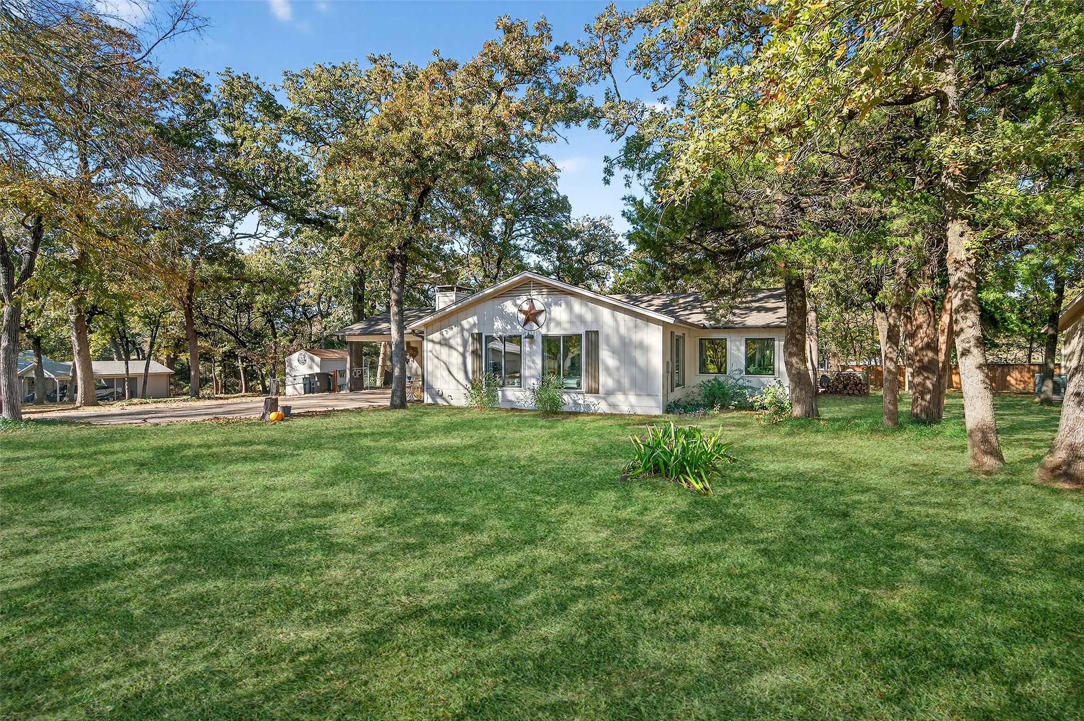 329 Comanche Drive Lake Kiowa TX 76240