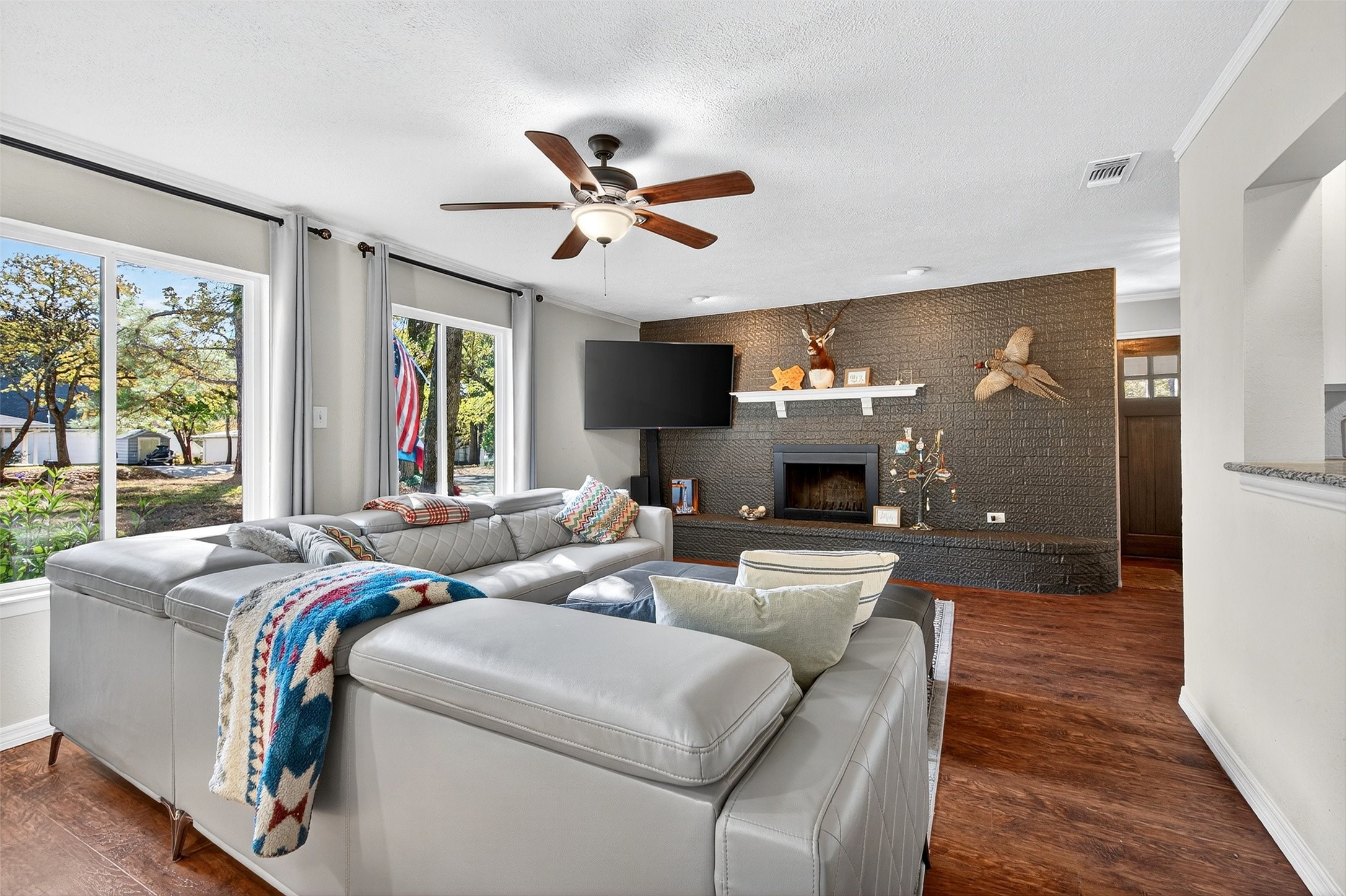 329 Comanche Drive Lake Kiowa TX 76240