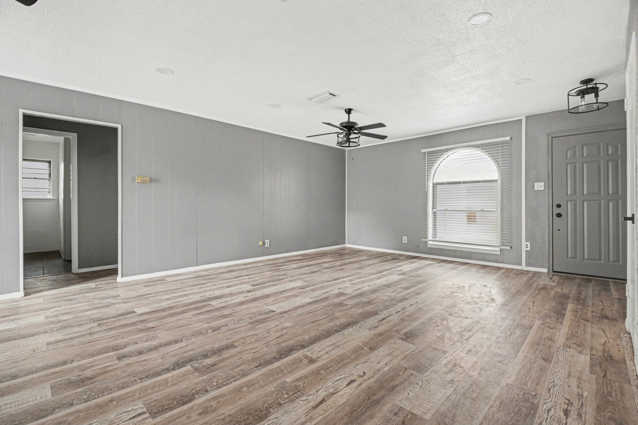 1629 Brent Court Grand Prairie TX 75051