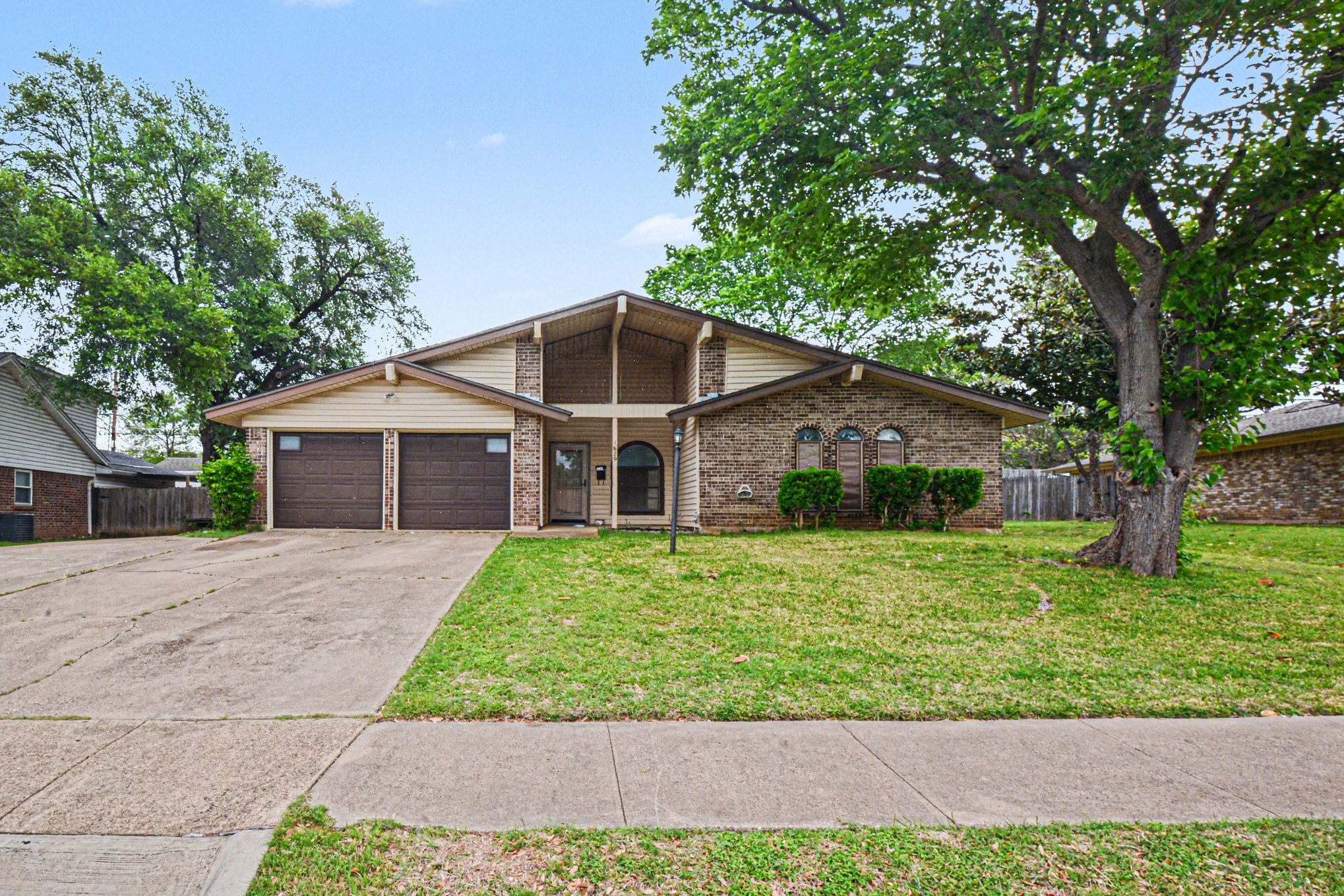 1629 Brent Court Grand Prairie TX 75051