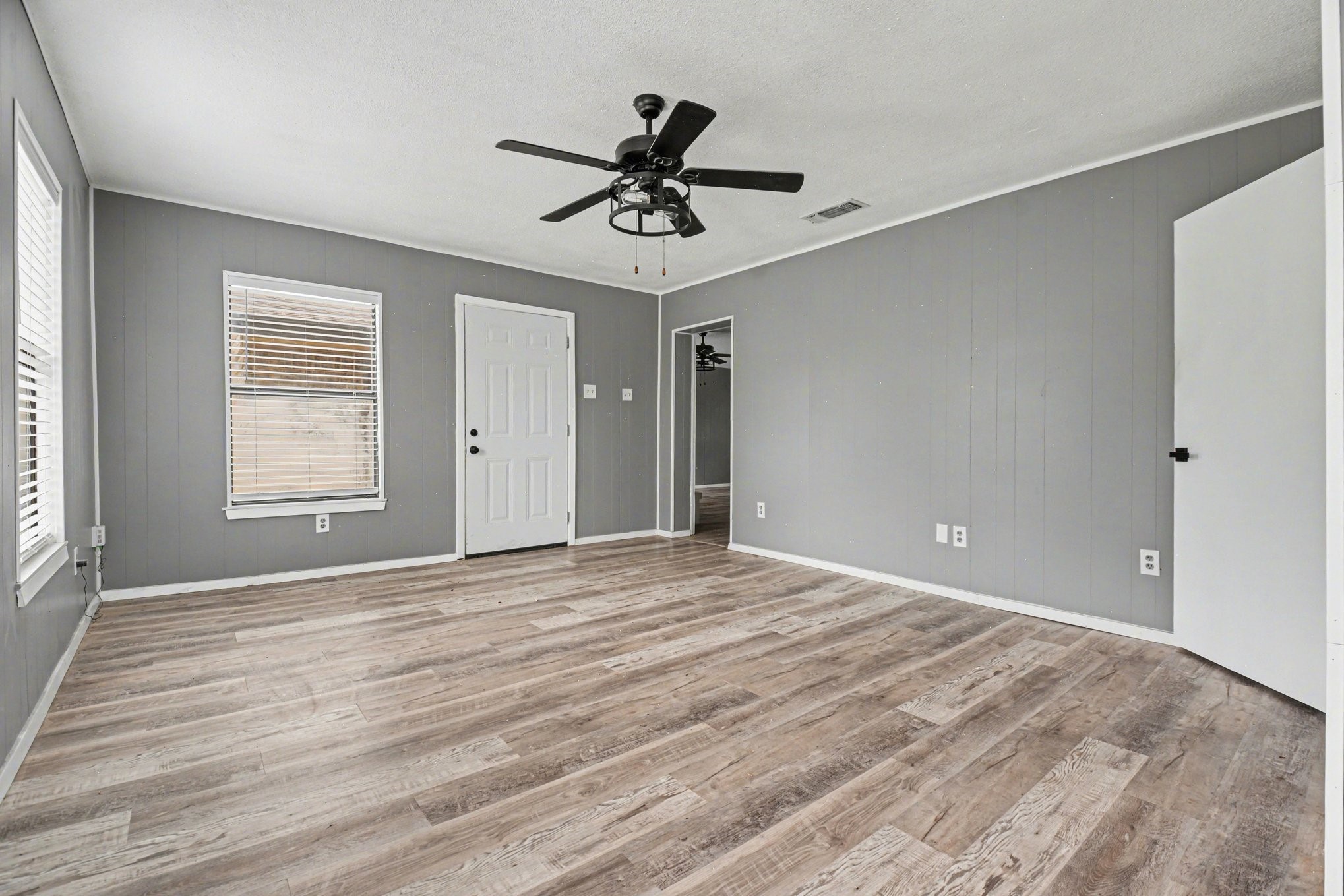 1629 Brent Court Grand Prairie TX 75051