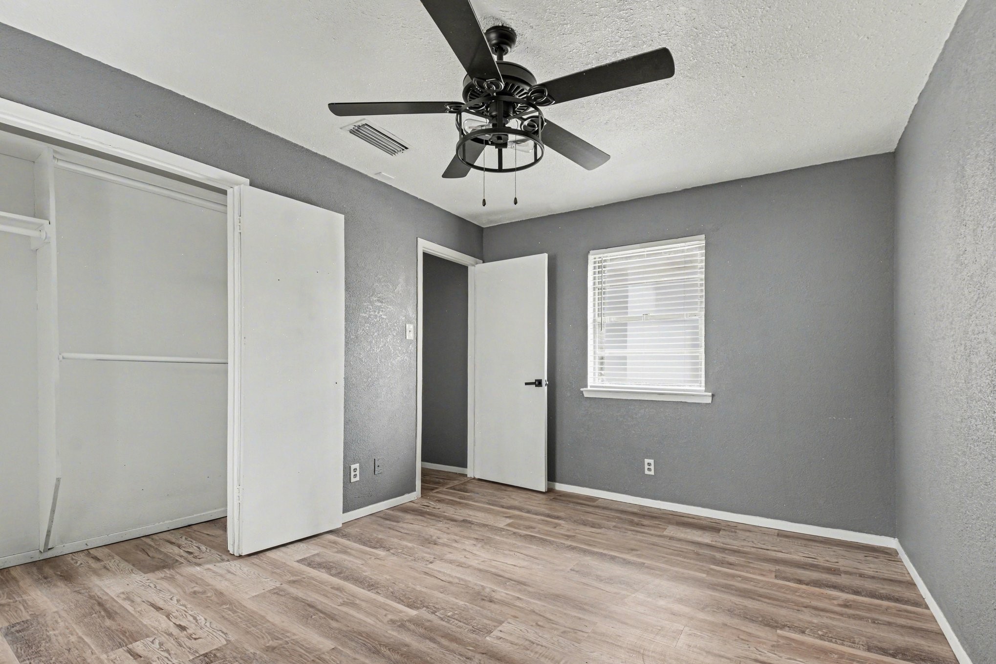 1629 Brent Court Grand Prairie TX 75051